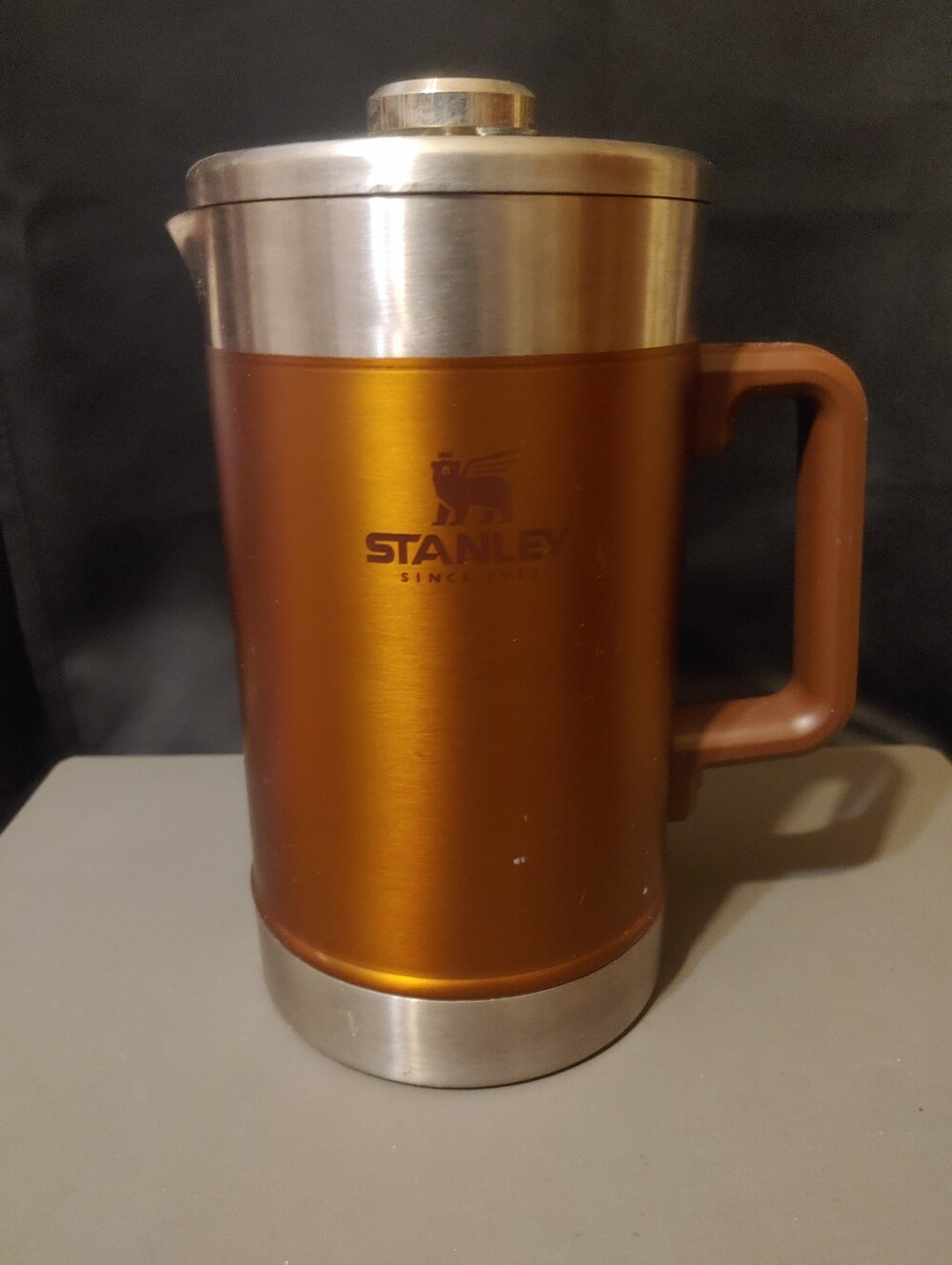 Stanley Classic Stay Hot French Press 48 Oz Maple Color